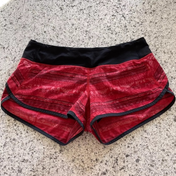 lululemon athletica Pants - Lululemon Speed Shorts Make Davie Run Crazy Print Red/Black Size 6
